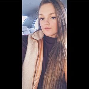 Meet your Posher, Julia